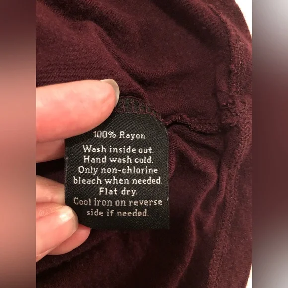 Rock & Republic, XL, 100% rayon plum light shimmer with deep front scoop - Picture 10 of 12